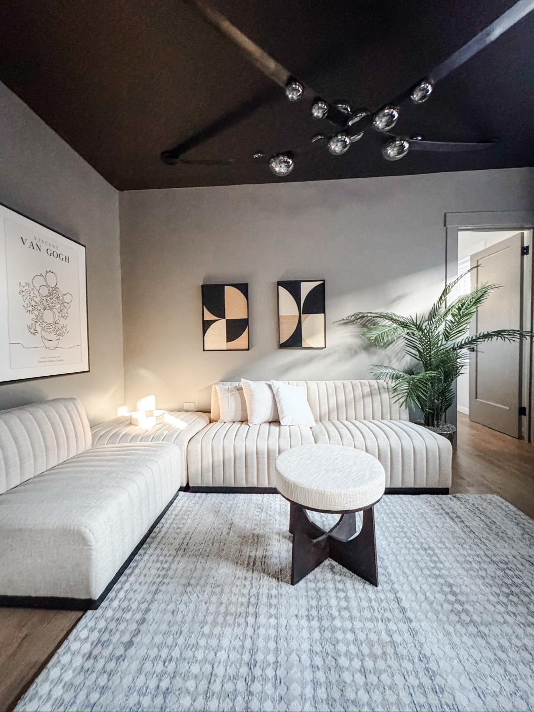 Airbnb N. WINTON Interior Designer